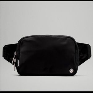 Lululemon everywhere belt bag large